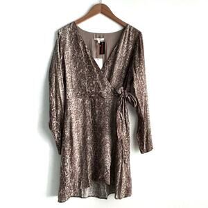 Skies are Blue side tie wrap dressing sleeve snake print